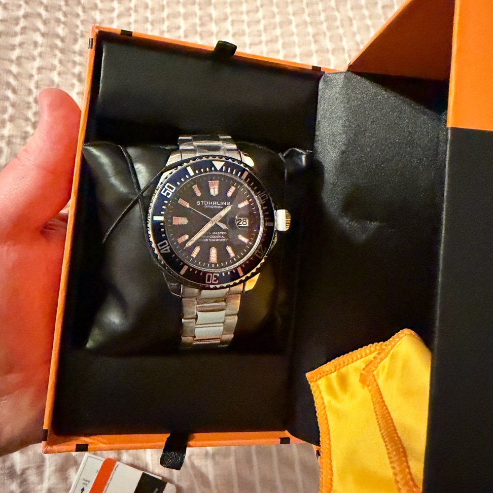 Stuhrling Original Blue and Silver Dive Watch - Picture 12 of 13
